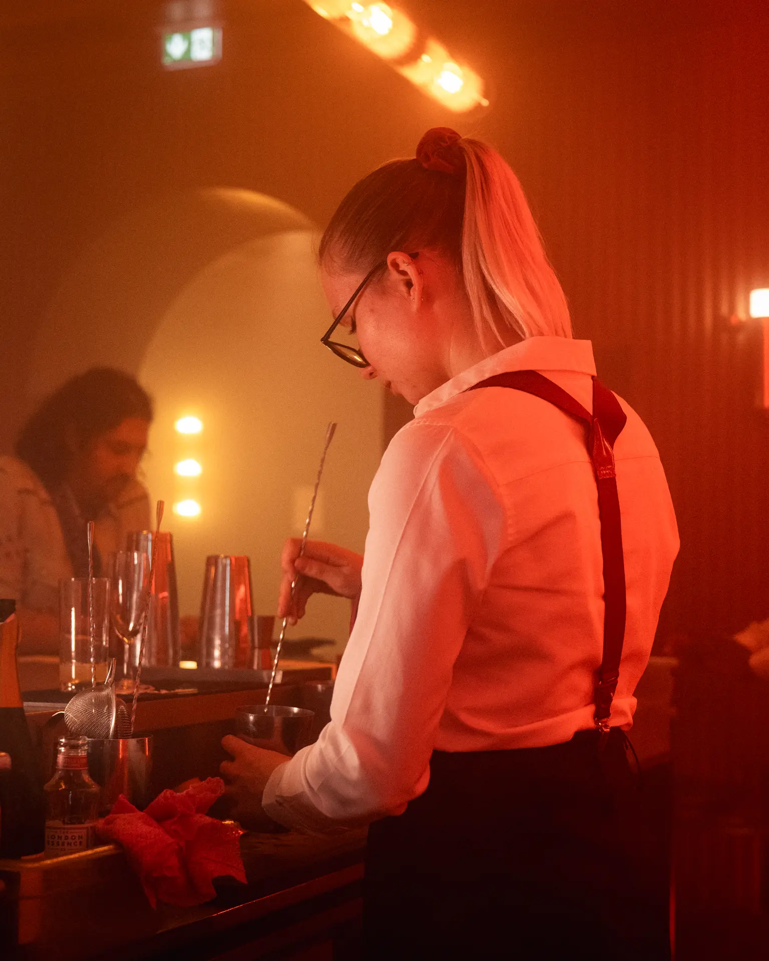 Barmaid préparant un cocktail - jyp-production - photographe strasbourg alsace